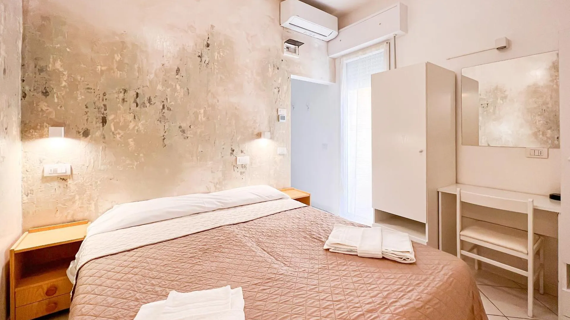 Hotel Giulio Cesare カットーリカ 2*,